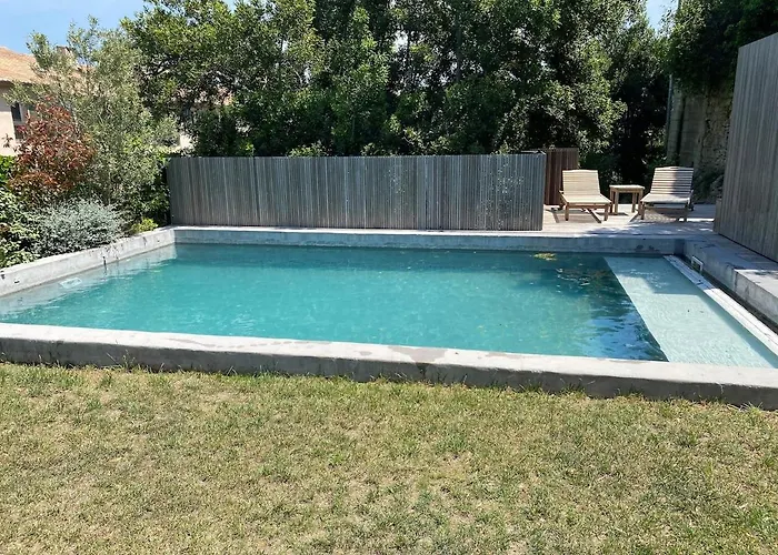 Holiday home Pres D'avignon Maison Luxe Vue Terrasses Piscine Villeneuve-les-Avignon
