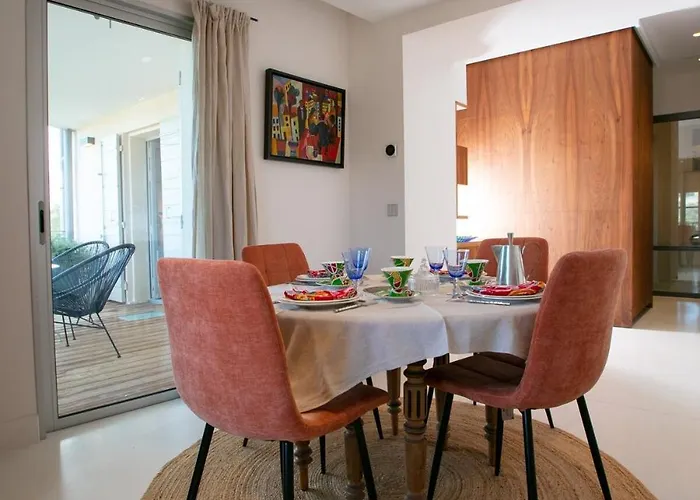 Holiday home Pres D'avignon Maison Luxe Vue Terrasses Piscine